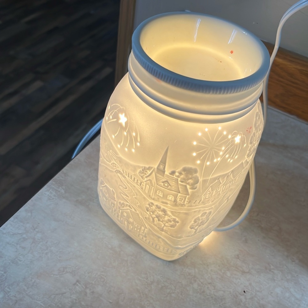 Celebrate scentsy warmer